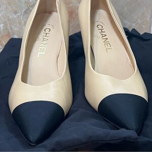 CHANEL heels